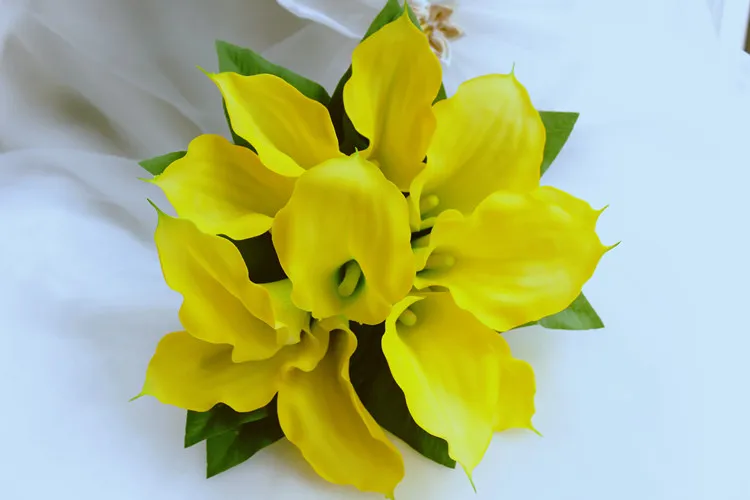 カルラユリ持株ブーケ結婚式の花人工カスケード家の庭の装飾パーティーの偽の花の装飾22cm
