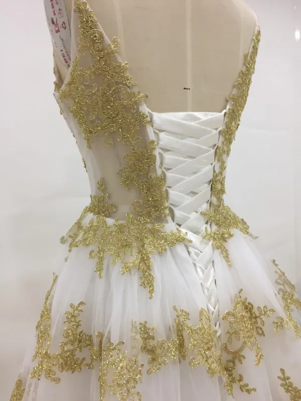 Bedövning Elfenben och Guld Bröllopsklänningar En Linje Spaghetti Straps Färgglada Bröllopsklänning Sparkly Gold Lace Appliques Corset Back Bridal Gown