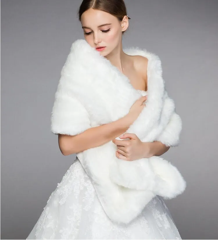 Luxurious Ostrich Piuma Scialle da sposa in pelliccia avvolgibile matrimonio Shrug Coat Bride Winter Wedding Party Boleros Giacca giacca Giacca LD05093