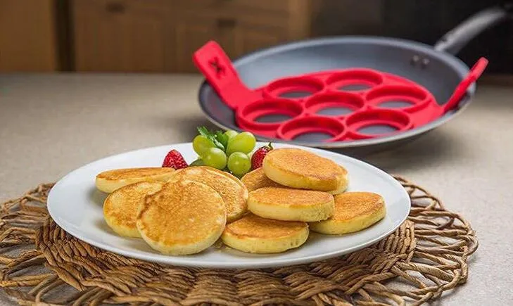 Antiaderente Flippin 'Fantastico silicone antiaderente Perfect Pancakes Maker Egg Ring Maker Utensili da cucina Stampi torte