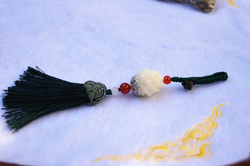 Ręczna rzeźba Natural White Bodhi Root Lotus Tassel Hidden wiciokrzew Lucky Charm Wail