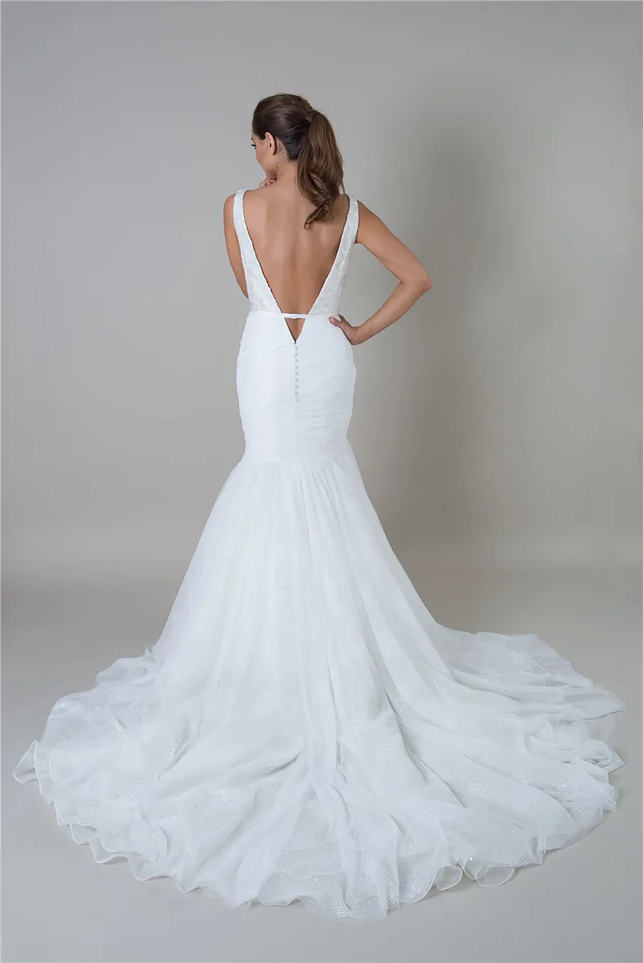 Sparkling Lace Mermaid Cut Wedding Gown With V Neck Bodice