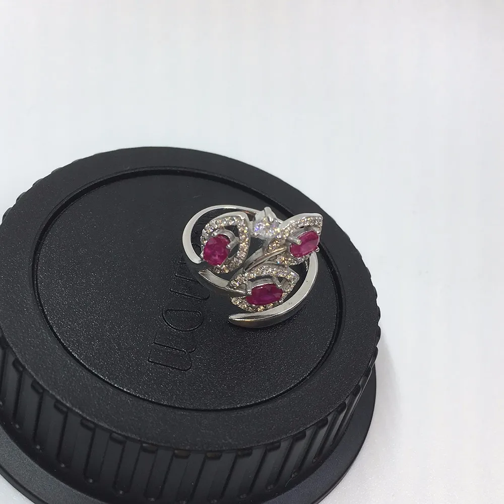 Promotion Bague en rubis naturel en forme de feuille estampillée en argent 925 3 pièces 3mm * 5mm bijoux en argent rubis de Birmanie véritable bague en pierre d'anniversaire pour cadeau de juillet