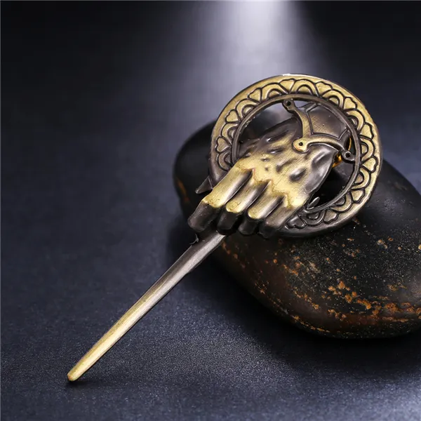 Sång av is och eld Brosch Hand av kung Lapel inspirerade autentiska prop pin badge broscher film smycken