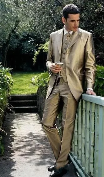 Moda Üç Düğme Altın Saten Damat Smokin Çentik Yaka Groomsmen Best Adam Erkek Düğün Balo Takım Elbise Ceket + Pantolon + Yelek + Kravat No: 3378