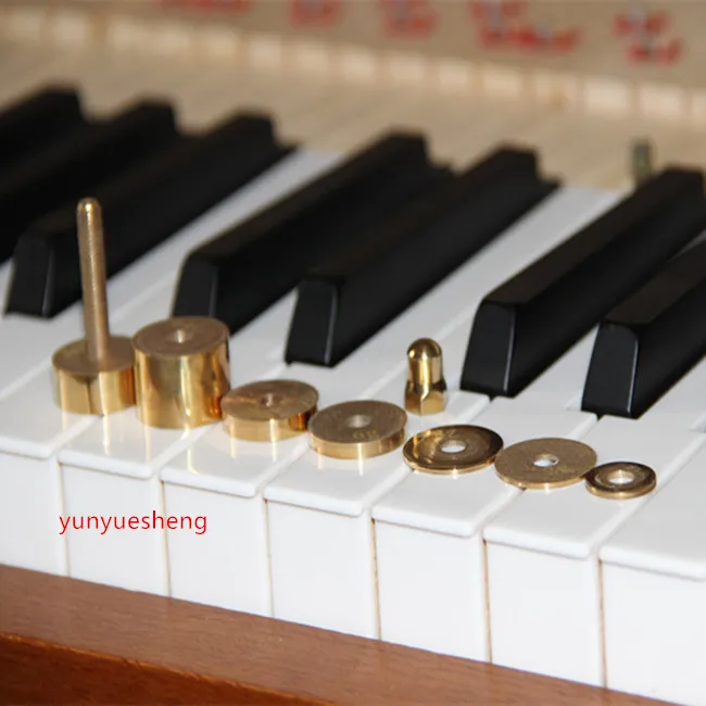 Witte piano-sleutels die zware gewichten koper / 70 g Jack meten