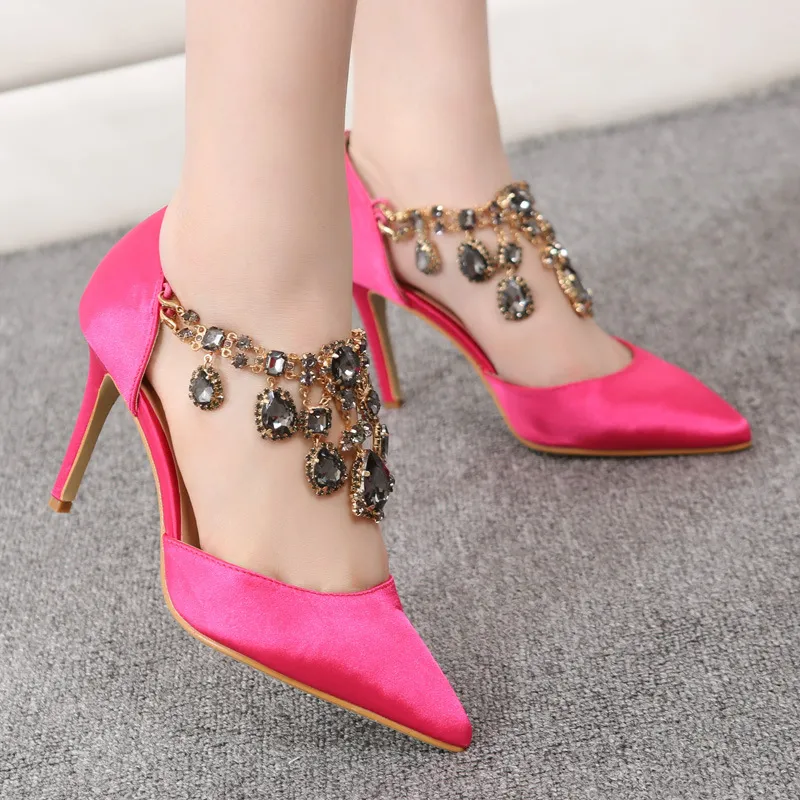 2017 Silk Homecoming Prom Party Skor för Lady Black Silver Rosa Röd Fuchsia High Heel Rhinestones Bröllop Bröllop Skor Små Storlek Plus Storlek