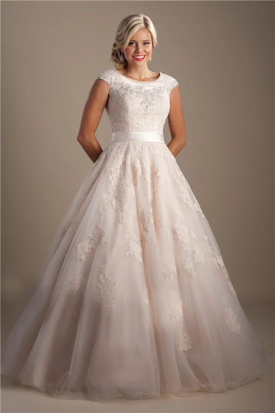 Abito da ballo champagne Abiti da sposa modesti Maniche ad aletta Pizzo con perline Tulle Gioiello Collo alto Tempio Abiti da sposa Bottoni Indietro Cerimonia formale