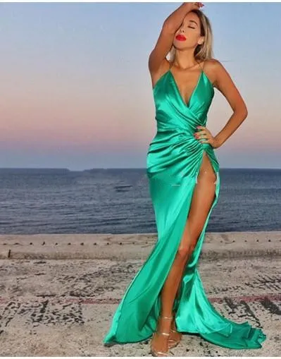 Romantische zijde satijn groen prom jurk lange backless vloer lengte sexy strand side spleet feestjurken avondkleding goedkoop