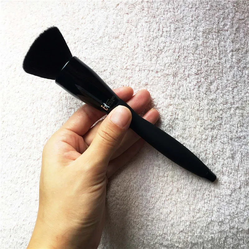 IT Cosmetics BRUSHES FOR ULTA VELVET LUXE Buffing Foundation BRUSH 301 Original Quality Beauty