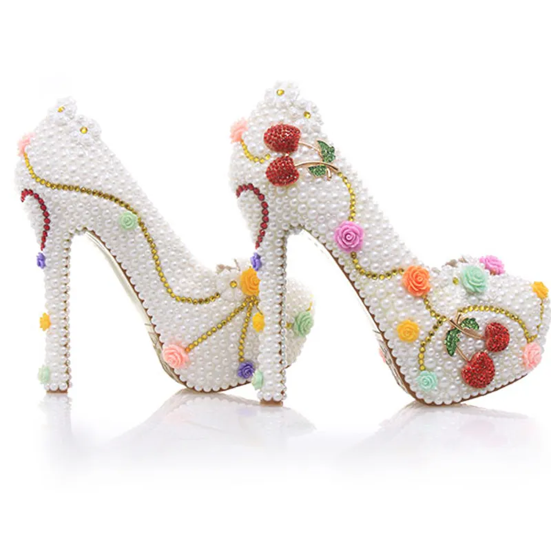 Piękne białe Pearl Wedding Buty z wiśni Panny młodej Sukienka Buty Formalne Dress High Heels Ciderella Event Prom Pompy