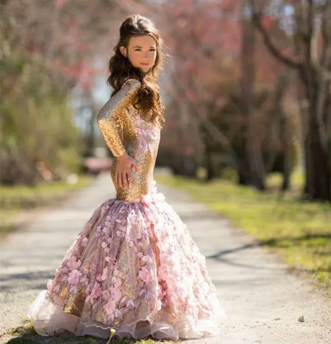 Abiti da ragazza di fiore con paillettes dorati per matrimonio maniche lunghe sirena abito da spettacolo per bambini lunghezza del pavimento appliques 3D abiti da prima comunione