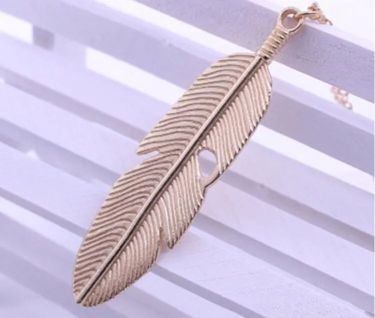 2017 Hot sale Womens Feather Pendant Necklace Retro Long Chain Necklace Silver Gold Plated Sweater Chain leaves clavicle chain