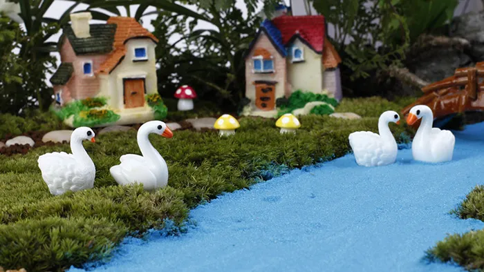 versenden ganz Cartoon Mini Swan Garden Miniatures Harzhand -Figur für Hochzeitsdekoration oder Heimtisch Gard6707027