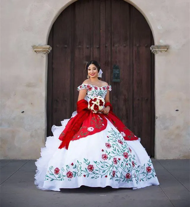 2017 جديد الأبيض والأحمر خمر فساتين quinceanera مع التطريز الخرز الحلو 16 حفلة موسيقية مهرجان المبتدأ اللباس حزب ثوب qc 450