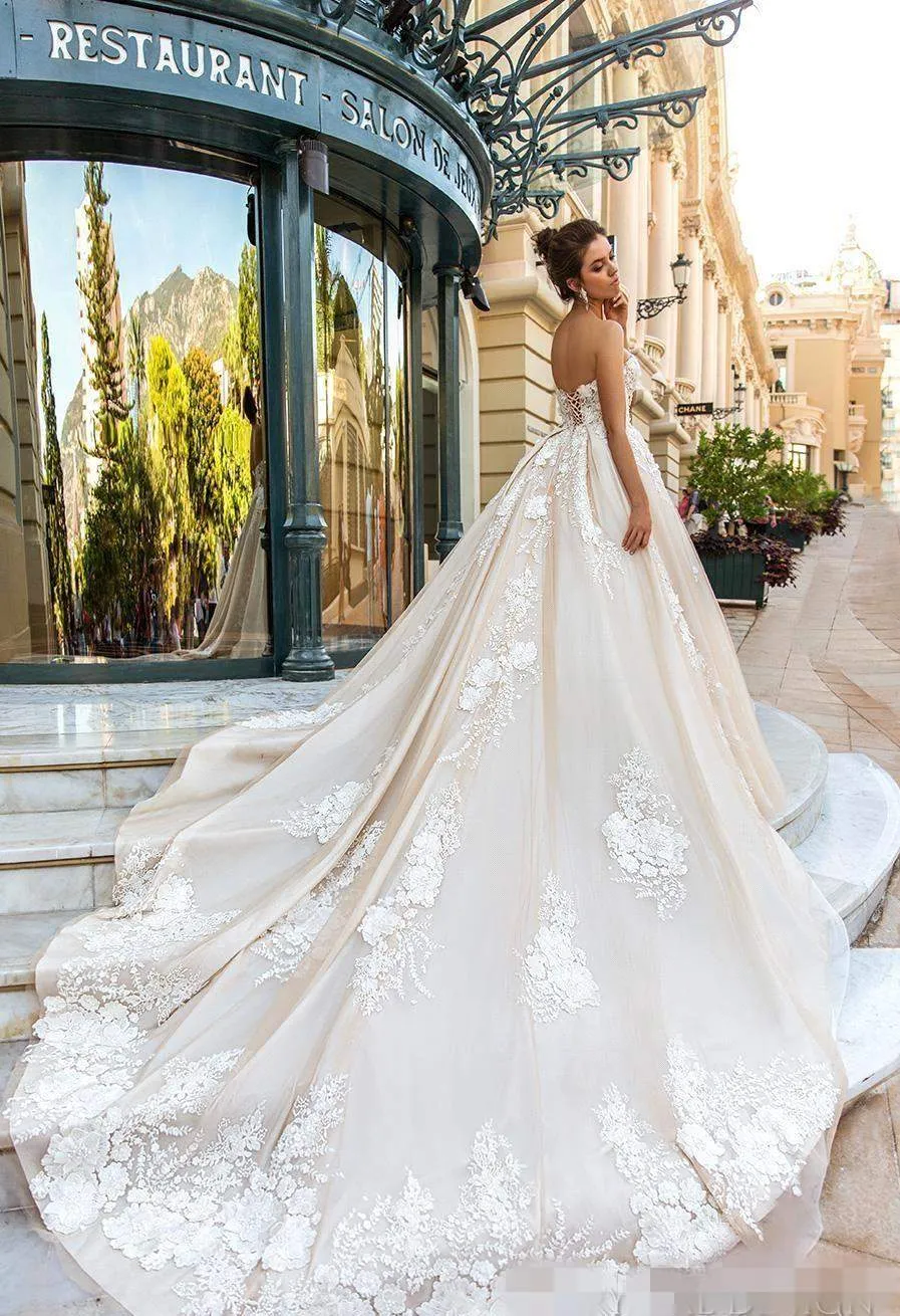 Custom Made 2019 Designer Sweetheart Vintage Dentelle Robes De Mariée Avec Hors Épaule Chapelle Train Automne Hiver Dentelle Appliques Weddin230c