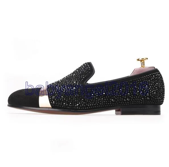 Handgefertigter Black Diamonds Herren-Loafer aus Wildleder mit goldenem Riemen und Satin- und Lederinnensohle für Bankett und Abschlussball