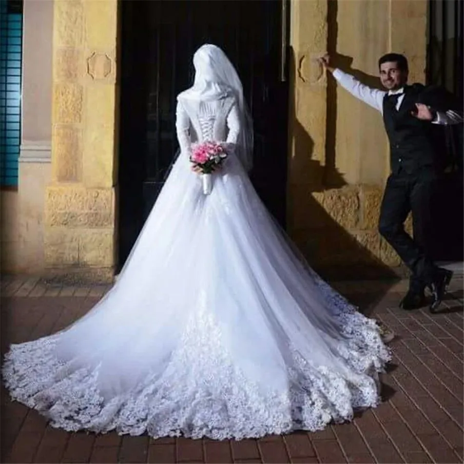 Abito da sposa bianco musulmano a maniche lunghe con applicazioni di fazzoletto Elegante abito da sposa a trapezio arabo con lacci