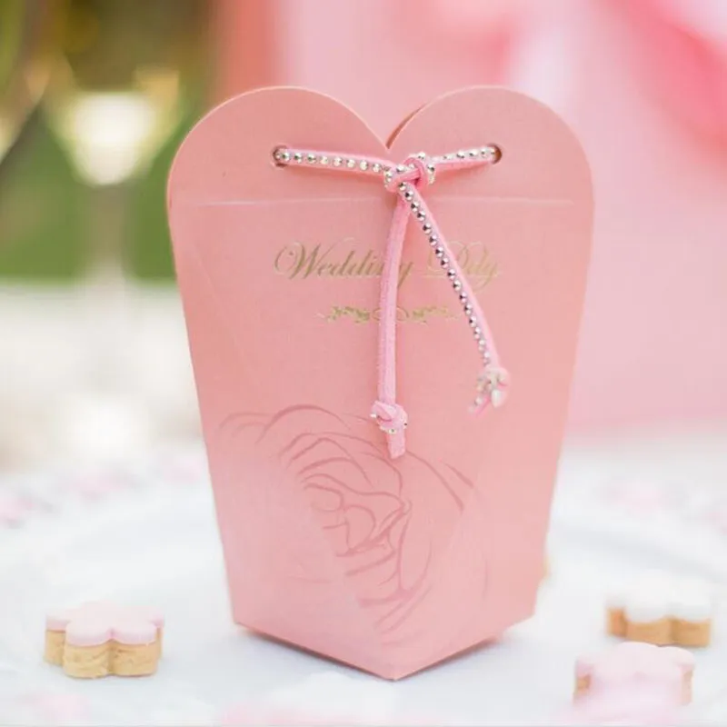 Romantik Aşk Kalp Şeklinde Lazer Kesim Hediye Şeker Kutuları Casamento Düğün Favor Ile Blink Halat Dekorasyon ZA1391