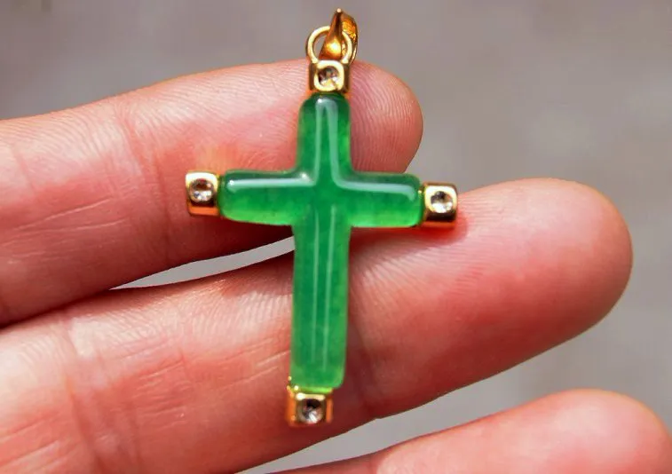 Liga de cobre Mosaico, jade verde, cruz de Jesus Cristo, pingente de colar de amuleto.