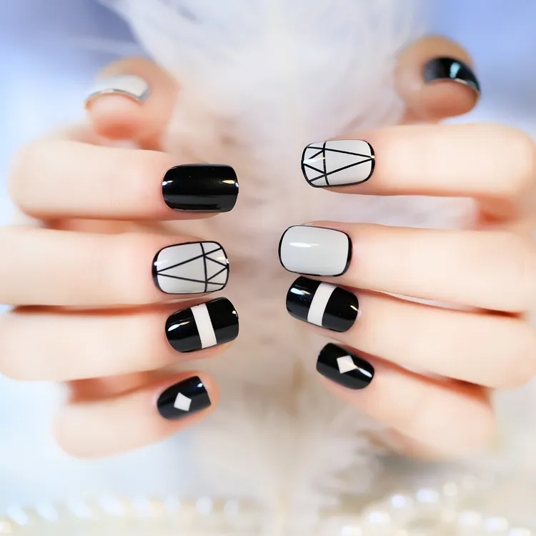 New Arrival Short Full False Nails with Geometric Patterns Black and White with Glue sticker8066295