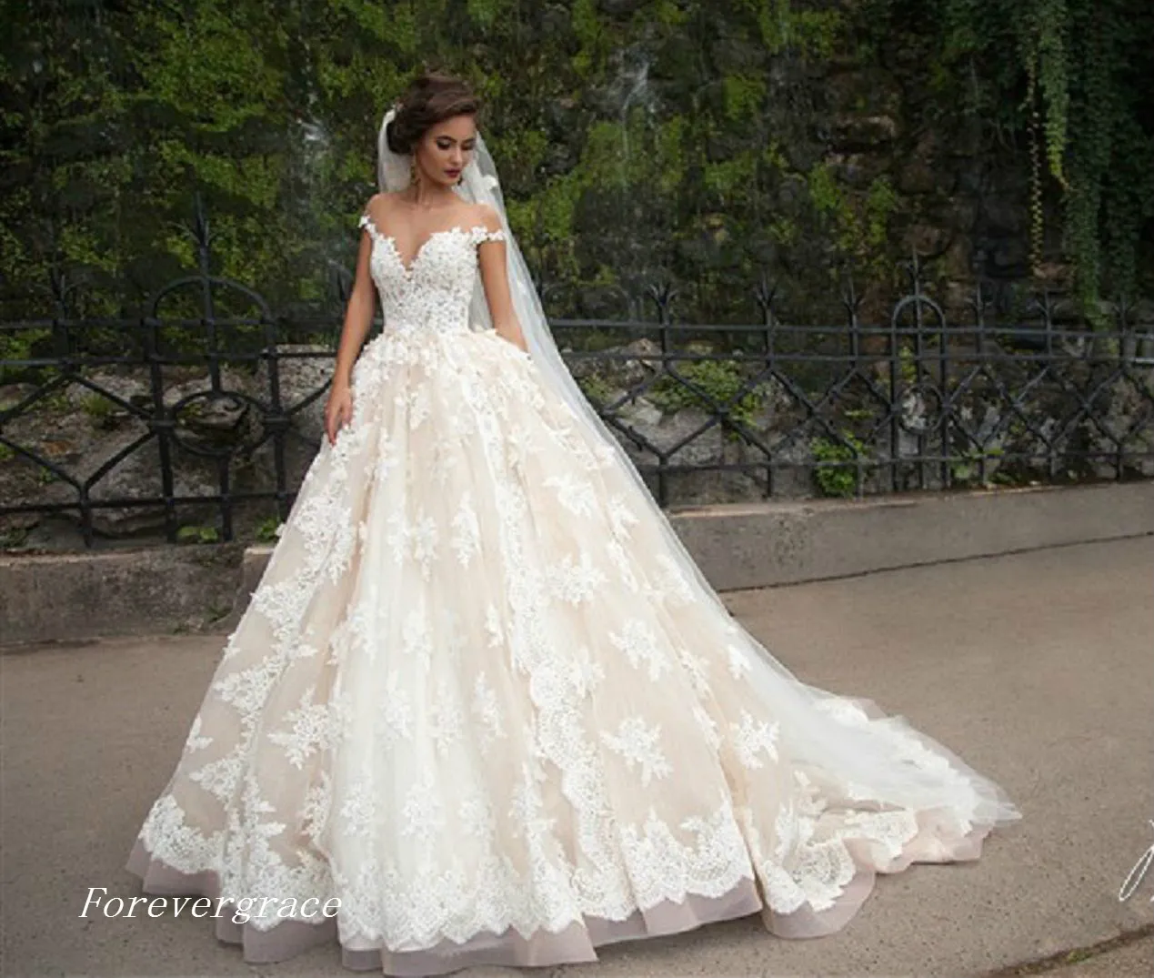 Elegante abito da sposa vintage arabo saudita a trapezio con applicazioni in pizzo e spalle scoperte, abito da sposa lungo da giardino, realizzato su misura taglie forti