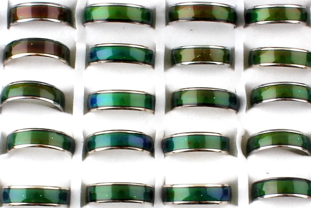 El anillo de estado de ánimo de tamaño mixto de 100 piezas cambia de color a su temperatura y revela su emoción interna