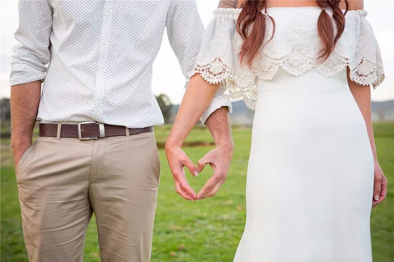 Primavera 2020 Ultimi abiti da sposa bohémien Economici con spalle scoperte Scollo a balze Pizzo bianco e chiffon Boho Abiti da sposa Custom Made