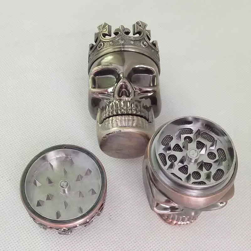 King Skull Shape plast Tobak Rökkvarn Ört Rökkvarn Verktyg Muller Magnetisk Abrader Kross 3 delar 2 färger Present