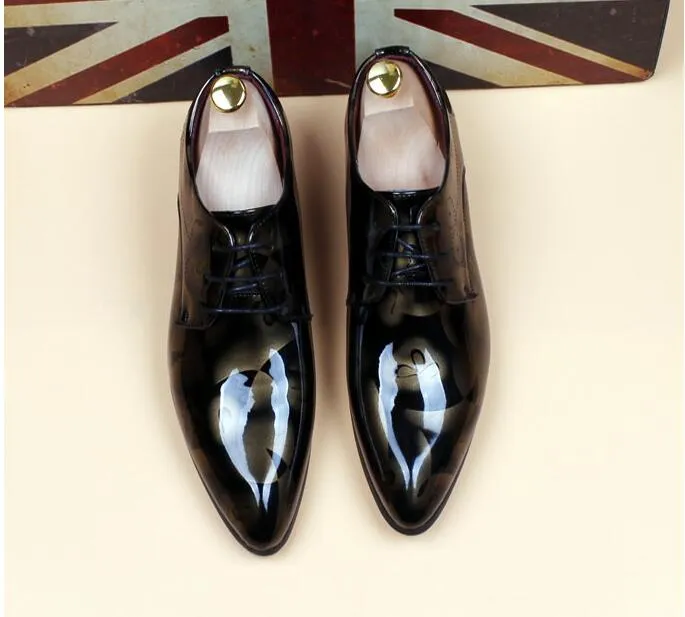 남성 신발 드레스 DYANMIC 남성의 뾰족한 발가락 클래식 패션 실버 / 레드 비즈니스 옥스포드 신발 편안한 신발 유로 크기 38-44 AXX191