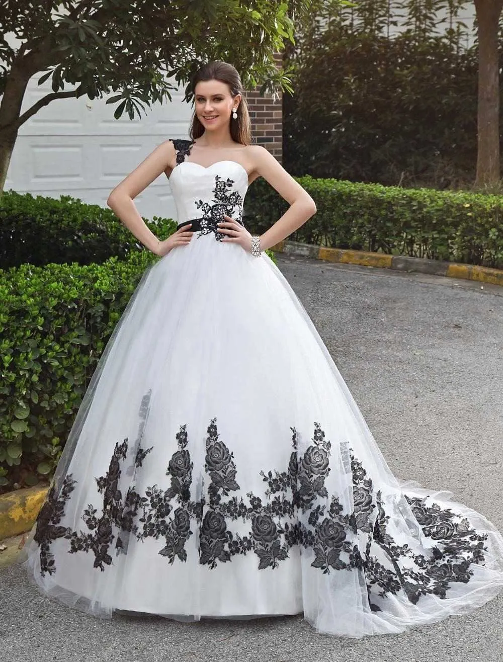 Abiti da sposa gotici in bianco e nero con abito da ballo One Shoulde anni '50 Abiti da sposa vintage Princess Colroful Robe De Mariee Custom Made