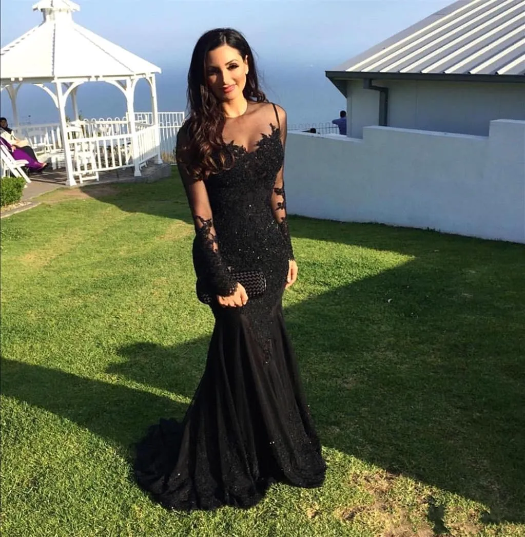 2021 Sexy Arabic Black Prom Party Dress Jewel Neck Illusion Lace Appliques Crystal Beaded Mermaid Long Sleeves Formal Evening Gowns