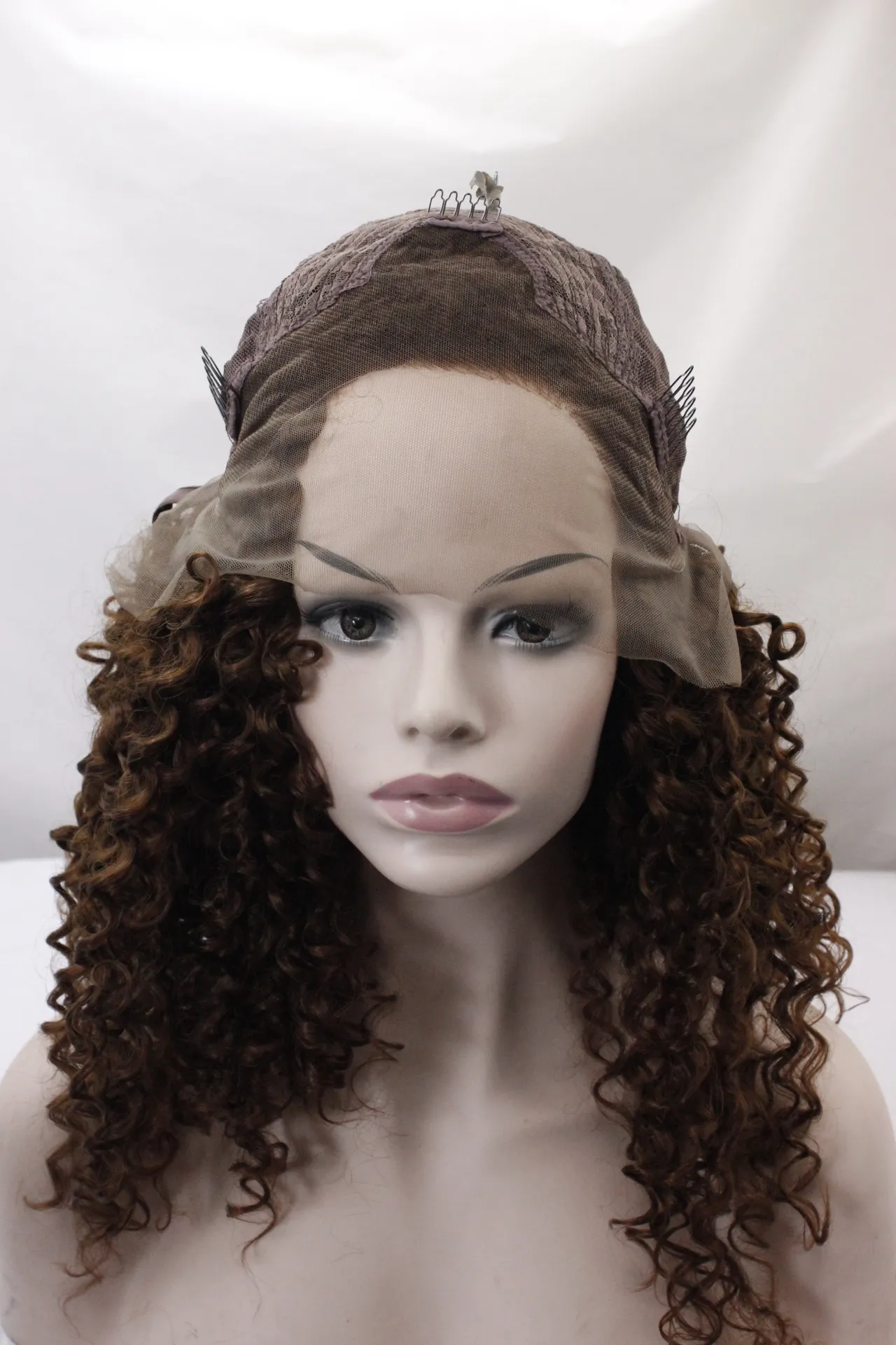 Perruque de cheveux haute densité Brown brun foncé crépus de dentelle synthétique Curly Wig pour femmes noires Broisses courtes bon marché Afro Curl coquette Synth8850969