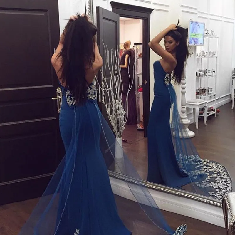 Saudiarabisk Dubai Celebrity Prom Klänning Enkel Strapless Bow Lace Applique Mermaid Prom Klänningar Sexig Backless Party Dress Billiga Långkvällsklänning