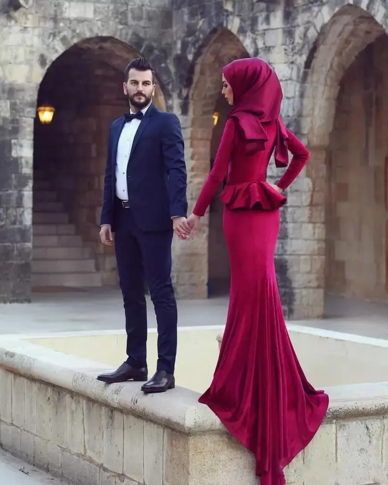 2018 Muhteşem Müslüman Bordo Saten Gelinlik Modelleri Mermaid Başörtüsü Uzun Kollu Sweep Tren Balo Abiye Vestidos De Fiesta