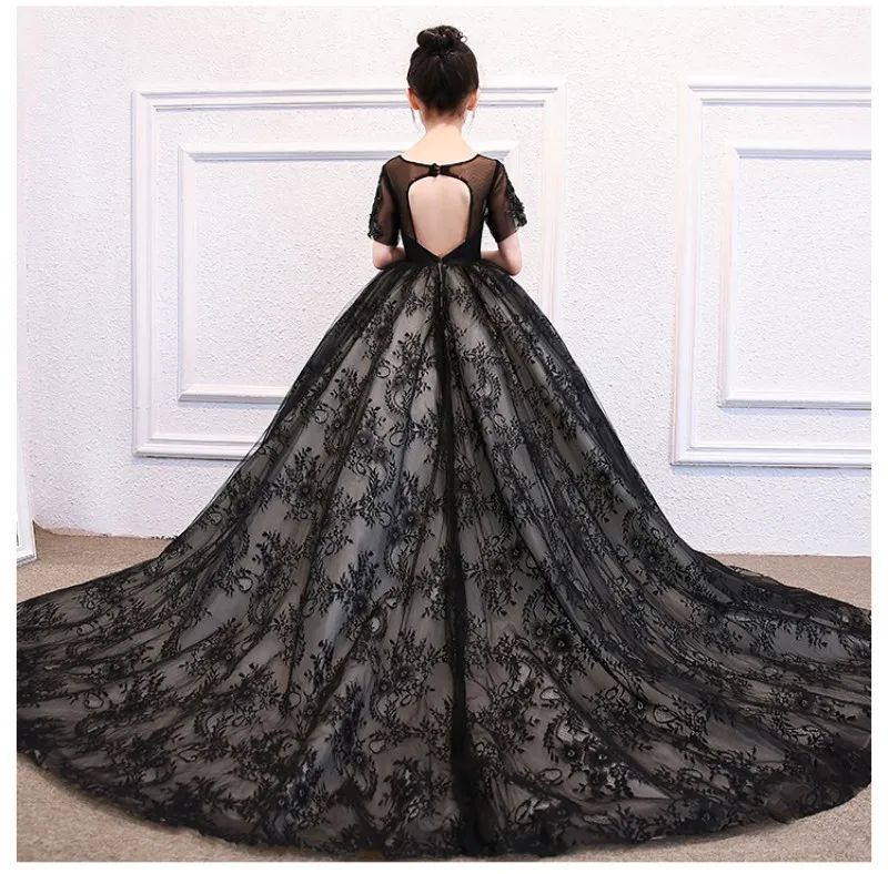 Black Princess heart-shaped neckline gown | Black evening dresses, Evening  dresses prom, Evening dress fashion