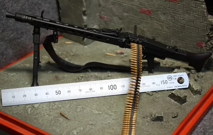 WWII MG42 Model Gun: 1/6 Scale for Action Figures & Cosplay