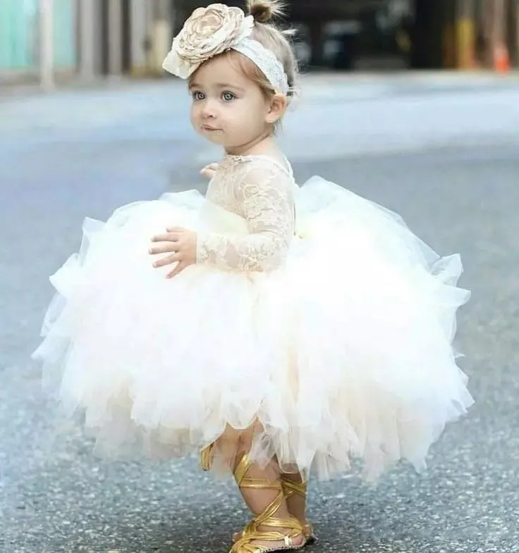 2018 Bebê Bonito Baby Batismo Batismo Vestido Jóia Pescoço Das Mangas Longas Lace Bodice Ruffles Ball Vestido Saia Da Criança Presença Do Prumo Vestidos