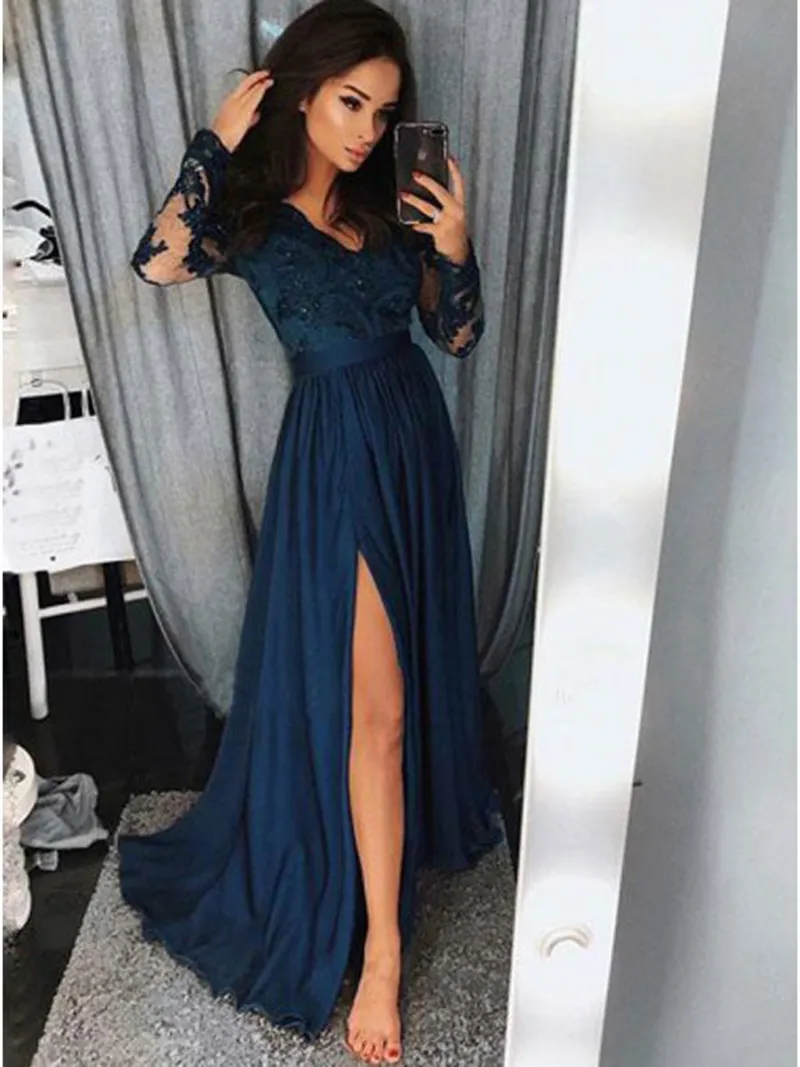 Glamorous Long Sleeves Prom Dress Dark Blue Long Evening Prom Dresses Sexy V-neckline Lace Appliques Party Dress Special Occasion Gowns Side Split