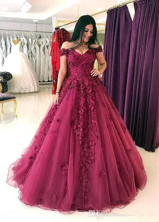 Elegant av axeln Lace Quinceanera Klänningar Tulle Applique 3D Floral Ball Gowns Golvlängd Prom Party Princess Dresses BA9857