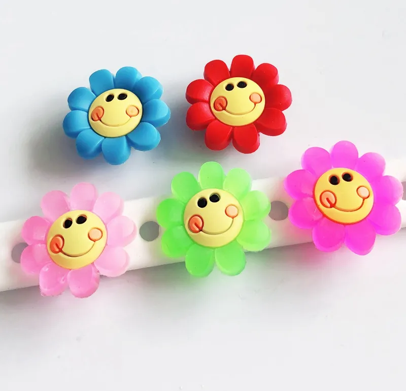 10 STÜCKE PVC Lächeln Gesicht Blume Schuh Charme Weiche dekoration Fit kinder Kreuz Schuhe, Kreuz Armbänder, Schuhzubehör, kinder geschenk