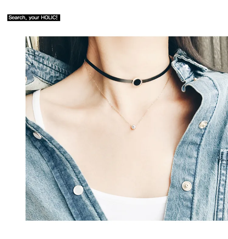 European and American double Rome short chain clavicle Chain Black Leather Disc Necklace female simplified titanium steel Collar N