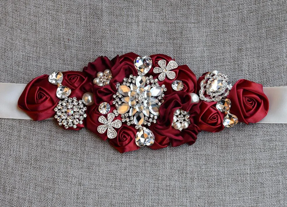 2022 Nieuwe Bruiloft Sjerp Riem Zijde Satijn Handgemaakte Bloemen Met Sparkly Crystal Kralen Pailletten Goedkope Bordeaux Champagne Bruidssjerp B9136848