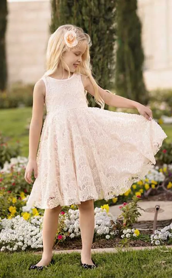 Romantisk 2018 Blush Pink Full Lace Boho Flower Girl Dresses For Weddings Billiga Besättning Knee Längd Kort Strand Bröllopsklänning Anpassad Made EN2286