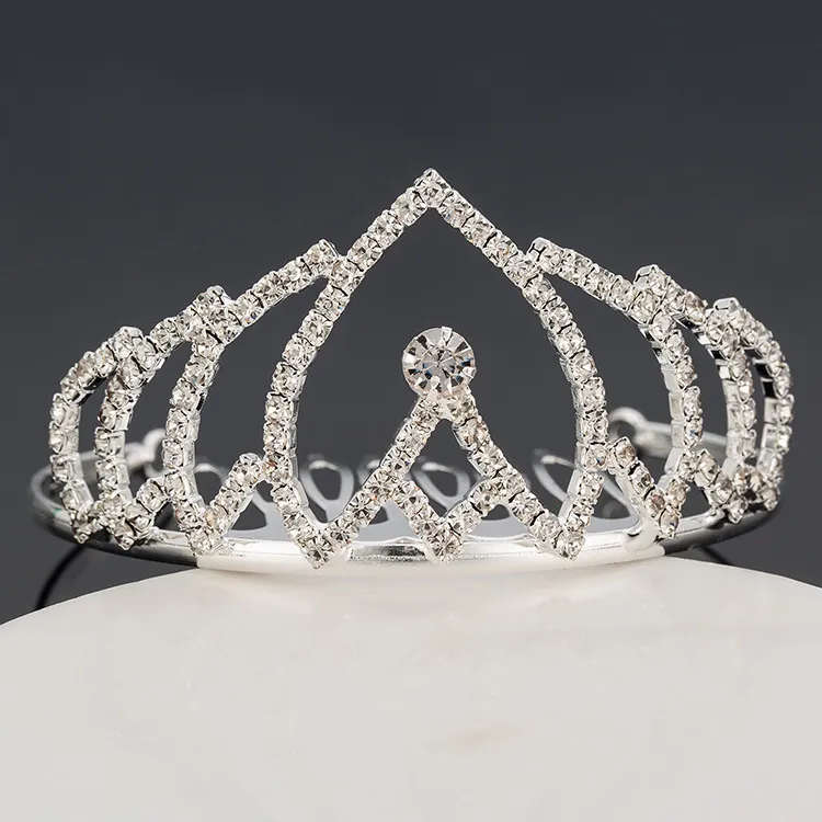 Filles couronnes avec strass bijoux de mariage bijoux de mariée hachoirs anniversaire Performance Performance Pageant Crystal Tiaras Mariage Accessoires # BW-T058