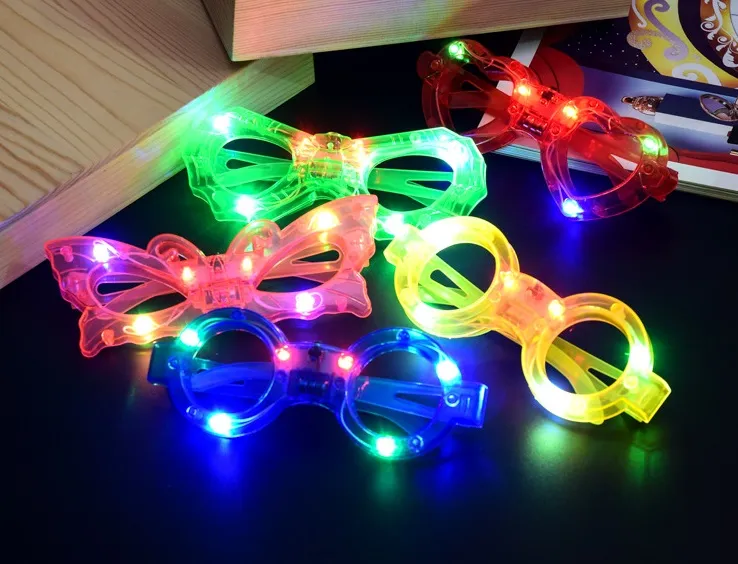 LED-Leuchtspielzeug-Partygeschenke – Halloween-Gläser, im Dunkeln leuchtendes Partyzubehör für Erwachsene und Kinder (zufällige Form und Farbe)