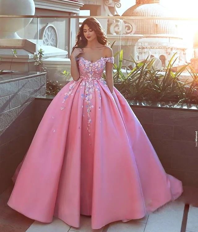 Glamorous Satin Ball Gown Prom Dresses Floral Applique Off Shoulder Sleeveless Formal Party Dress Custom Made Couture Evening Dresses