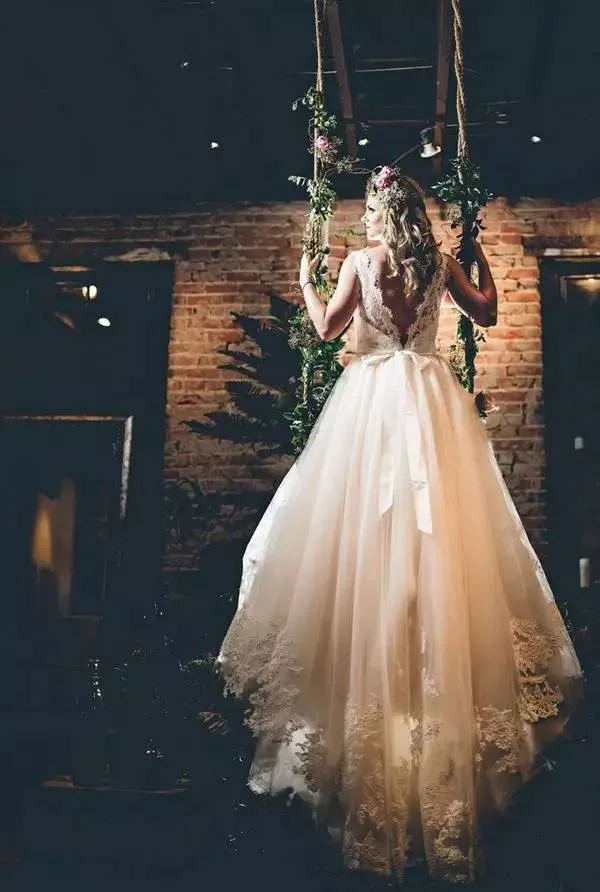 Princesse 2018 Vintage Pays Robe De Bal En Dentelle Robes De Mariée Bateau Cou Floral Applique Dos Nu Sexy Bohème Robe De Mariée Arc robe de mariée