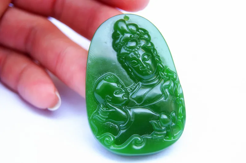 Belle (Mongolie extérieure) jade sculpté à la main déesse de la miséricorde (amulette) pendentif collier amulette rectangulaire.