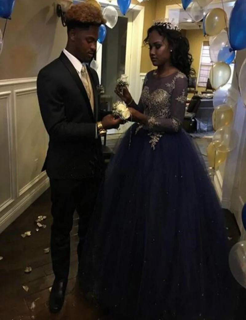 2018 robes de bal bleu marine fille noire africaine pure cou manches longues perlées avec des appliques de dentelle d'or tulle gonflé étage longueur robe de soirée
